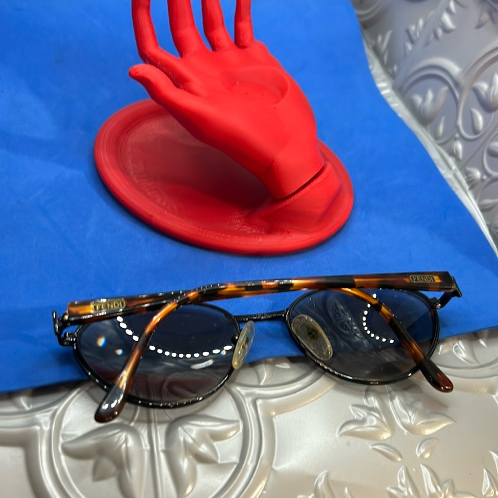🔥 Fantastic Fendi Sunglasses lenses need to be replaced preowned‎ - Picture 2 of 6